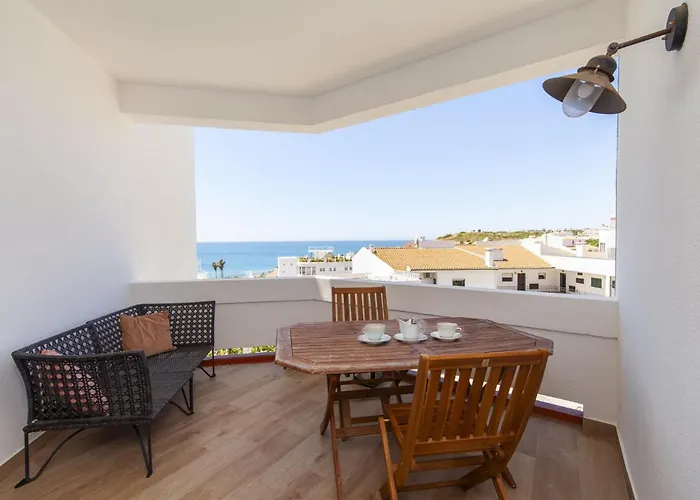 B69 - Village Of Luz